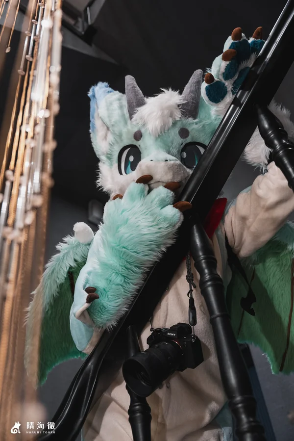 你的鏡頭蓋被我咬走囉～～